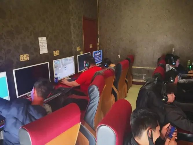 广州32人因疫情滞留网吧9天，被封后他们是如何度过闲暇时光的？