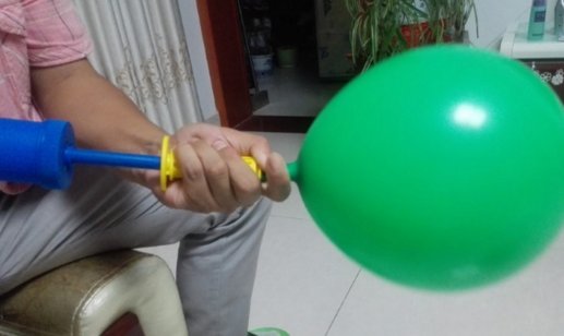 怎样使用气球打结器？