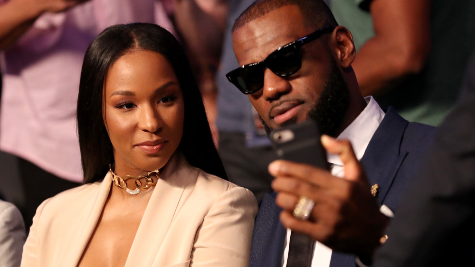 萨瓦娜17岁怀上詹姆斯的孩子,当时詹姆斯是怎么做的?