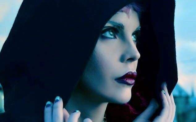 通灵之战里的朱莉王和亚历山大合作过吗？