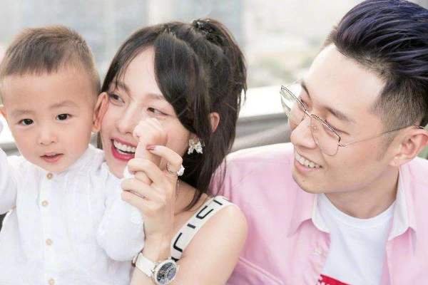 张嘉倪的老公买超是什么背景