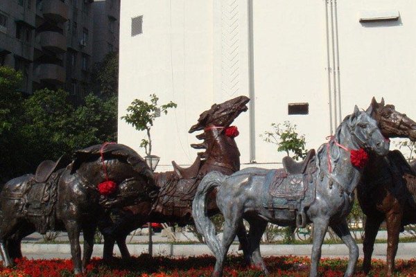 一言既出驷马难追,驷马指的是