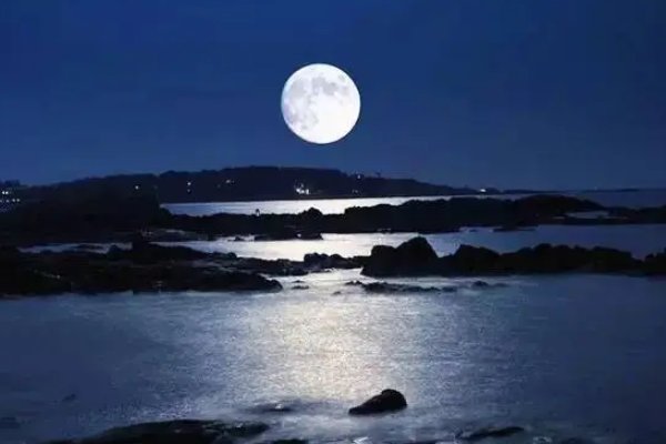 恰逢国庆中秋双节的诗句