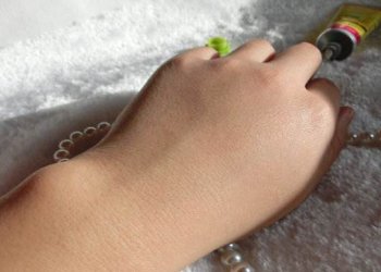 相宜本草去角质膏使用过程