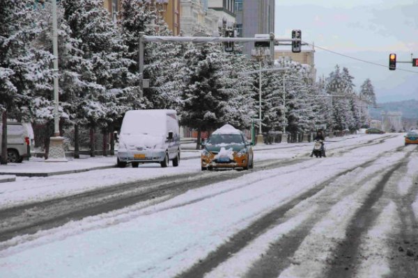 黑龙江漠河5月飞雪，为何气候如此异常？