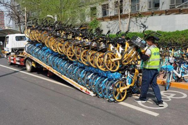 停车2小时被共享电动车层层包围，共享单车对市民的生活带来哪些影响？