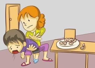 广东女子误吞17厘米长塑料勺，医生巧用圈套取出，事发的原因是什么？