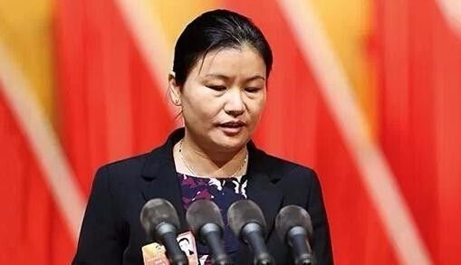 她从“最底层打工妹”摇身变“中国女首富”，凭什么