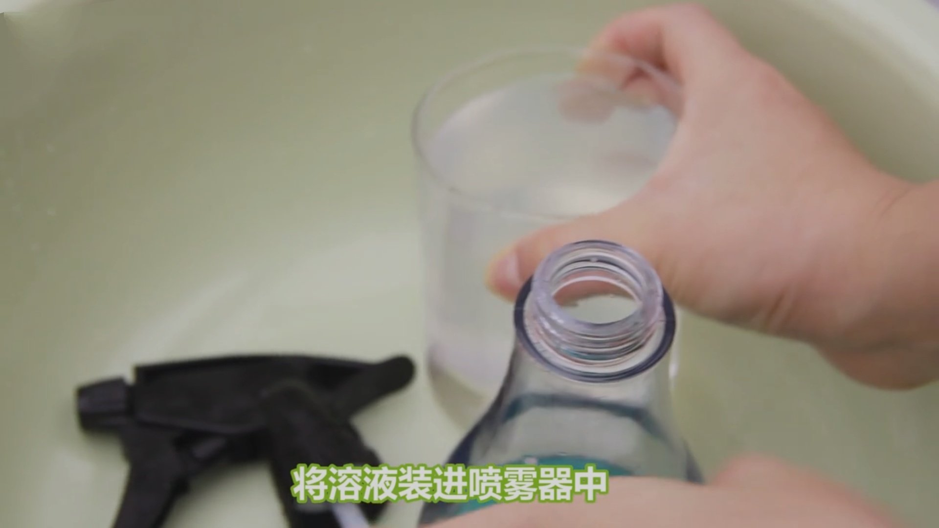 橡皮泥粘在衣服上怎么清洗