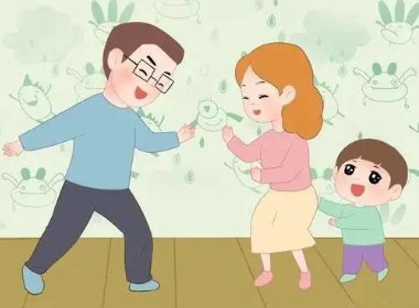 1岁宝宝嫌脚脏在便池内清洗，孩子这样做有危险吗？父母该如何保护好孩子？