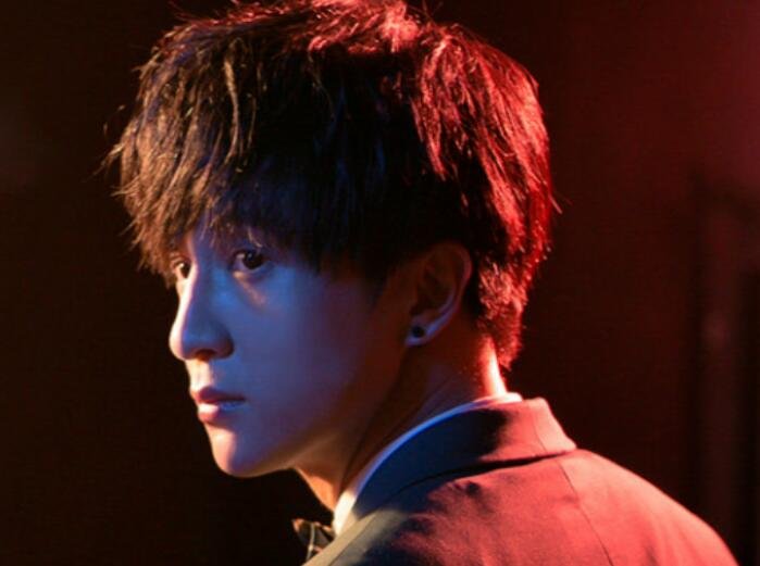 求关于小丑的悲伤歌曲