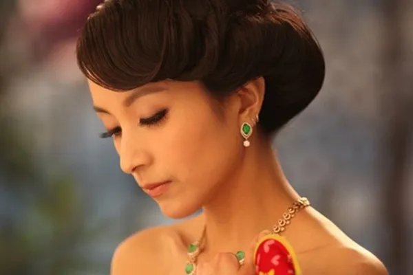 汤灿老公余刚为高官 受贿通奸被双开