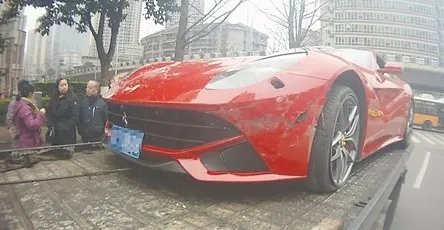 法拉利撞上面包车是谁的责任?