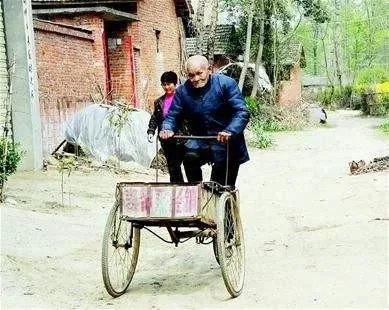 109岁老人每天骑三轮车出门遛弯，老人的身体状态如何？