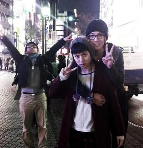 李弘基和金希澈接吻照爆出 友谊深厚惹人羡