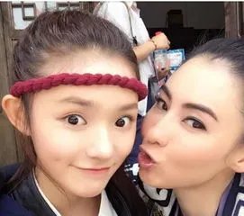 两代星女郎张柏芝林允合影,你认为谁更漂亮?