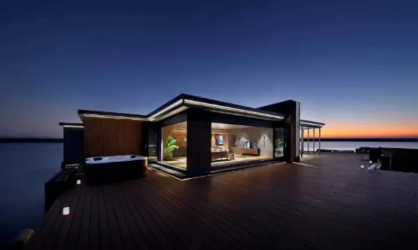 网红海上酒店已停用并被拖离海域,原因是什么?