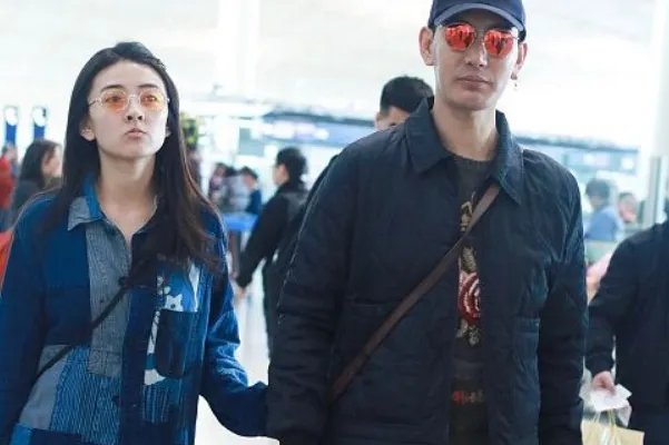 蒲巴甲梁洁恋情曝光,你怎么看?