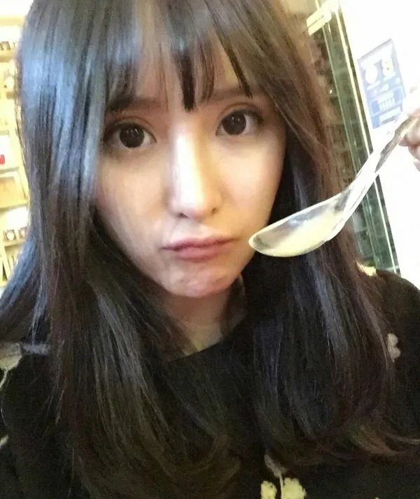 小杨幂赵越的资料照片 照着杨幂的模样去整的?