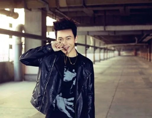 百里挑一祁汉牵手成功 进军歌坛成为弦子师弟