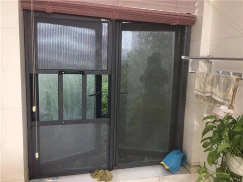 卷帘纱窗怎么拆卸