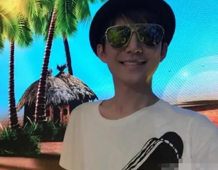 节目超级访问何炅加盟  被炅迷感动泪洒现场