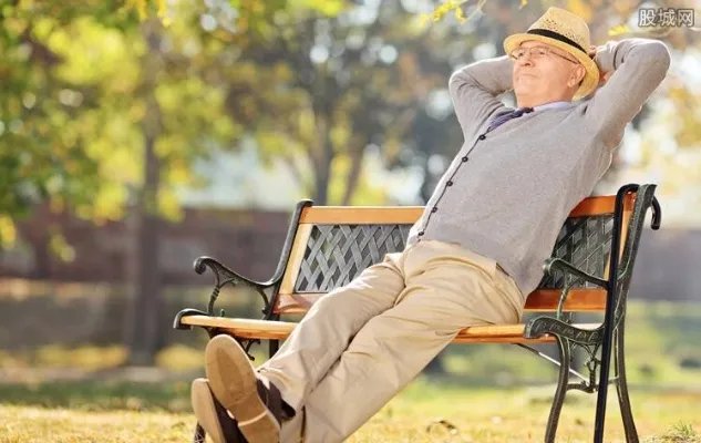 老人遭鲁某推倒后多次冲向厨房 事件性质再次发生逆转?