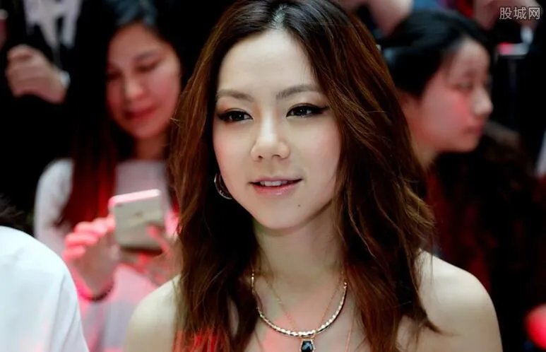 邓紫棋被批低能 揭秘邓紫棋走红的真正原因