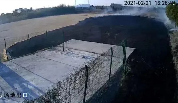 父子放大镜实验烧毁2000平草坪是怎么回事?