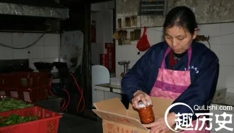 卖辣椒酱为女透析 “爱心辣椒酱”传递爱心