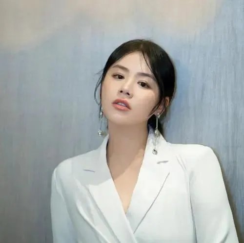 马思纯谢谢杨紫最难时候的陪伴，她有过哪些艰难时刻？