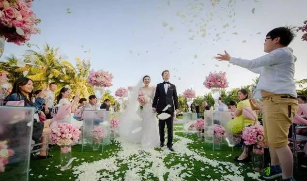 吴雅婷比王栎鑫大几岁 吴雅婷是王栎鑫的老板吗