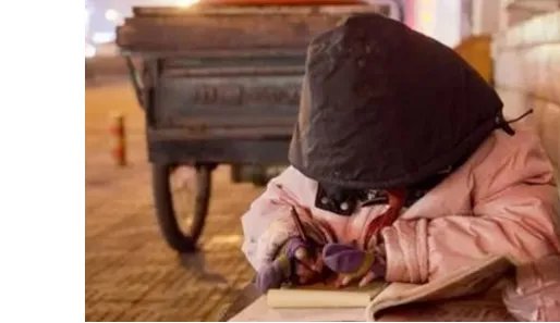 爆米花女孩仍乞讨是怎么回事?