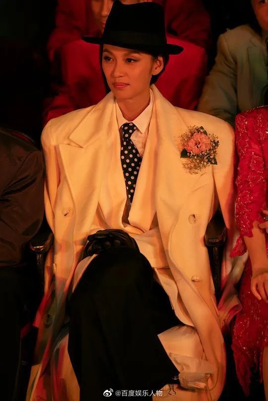 陈炜和梅艳芳对比照 她的现任老公是谁