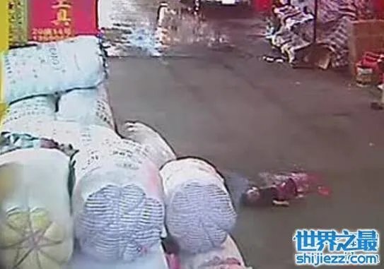 佛山小悦悦事件系父母阴谋，小悦悦事件可疑之处 