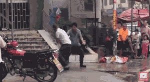 民间高手大街上过招:老外看傻眼(图)