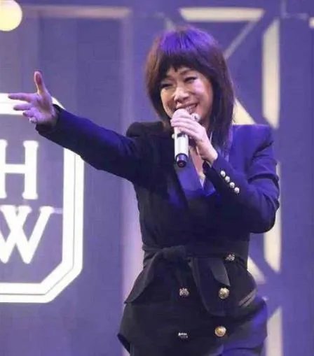 52岁林忆莲发福:相比参加我是歌手时胖了很多