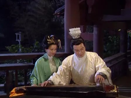 上联：落日阁中琴瑟瑟，阁下洛阳客，下联怎么对？