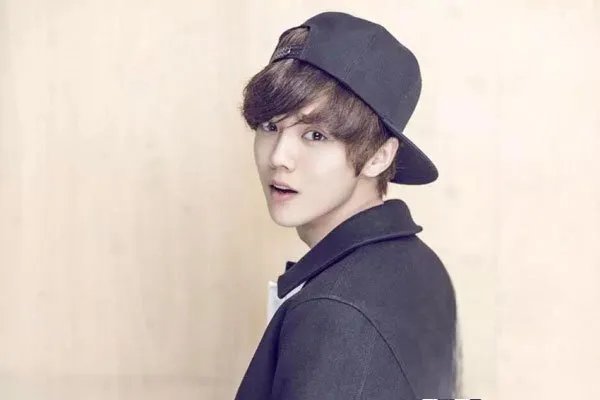 鹿晗全家福照片 只知道女友和异性之间有距离