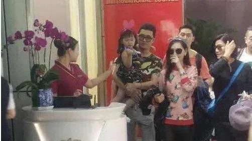 马蓉22张图片你敢看吗 马蓉照片交叉腿分析 马蓉与宋喆8个视频