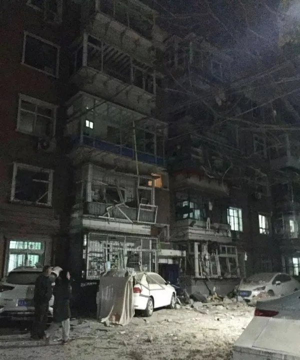 大连一居民楼发生爆炸,已致2死7伤,有关部门采取了哪些救援举措?