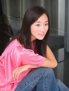 韩雪和老公万山相差几岁怎么认识的 韩雪老公女儿一家三口照片