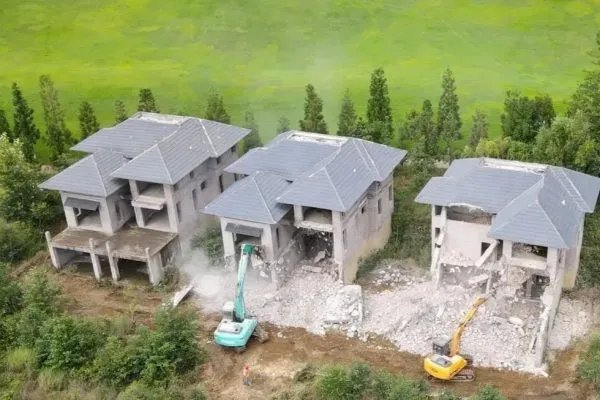 云南大理55栋高尔夫别墅被拆除，拆除原因是什么？