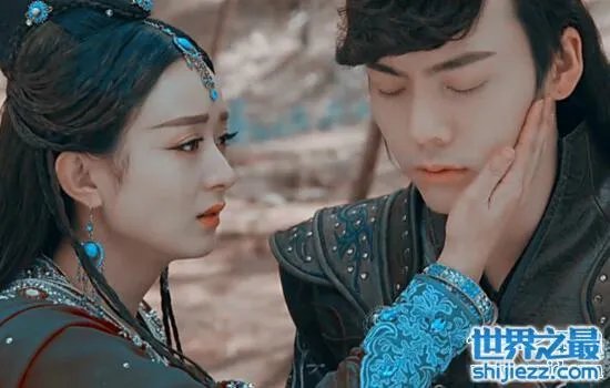 看陈伟霆很宠溺赵丽颖,两人甜蜜暧昧疑似恋爱