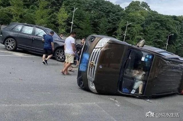 女司机开面包车与劳斯莱斯相撞,或面临200万索赔,你怎么看?