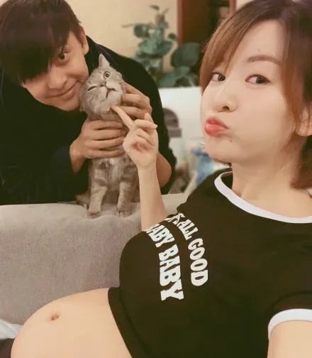 李晟晒孕肚照回事?李晟晒孕肚照是什么样子?