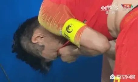 国足输给伊朗以后状态如何？他们在回国的飞机上会做什么？