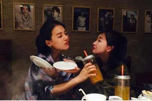 周冬雨探班马思纯吗?