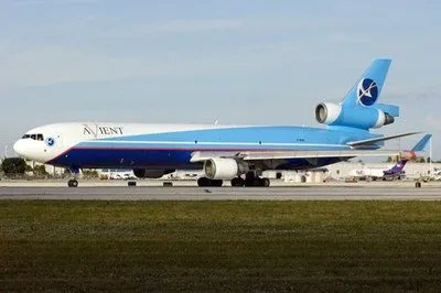 上海浦东机场一架飞机起火，导致飞机起火的原因是什么?