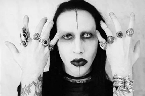 玛丽莲曼森和艾薇儿合唱的是什么 被传相恋是否真的交往中?